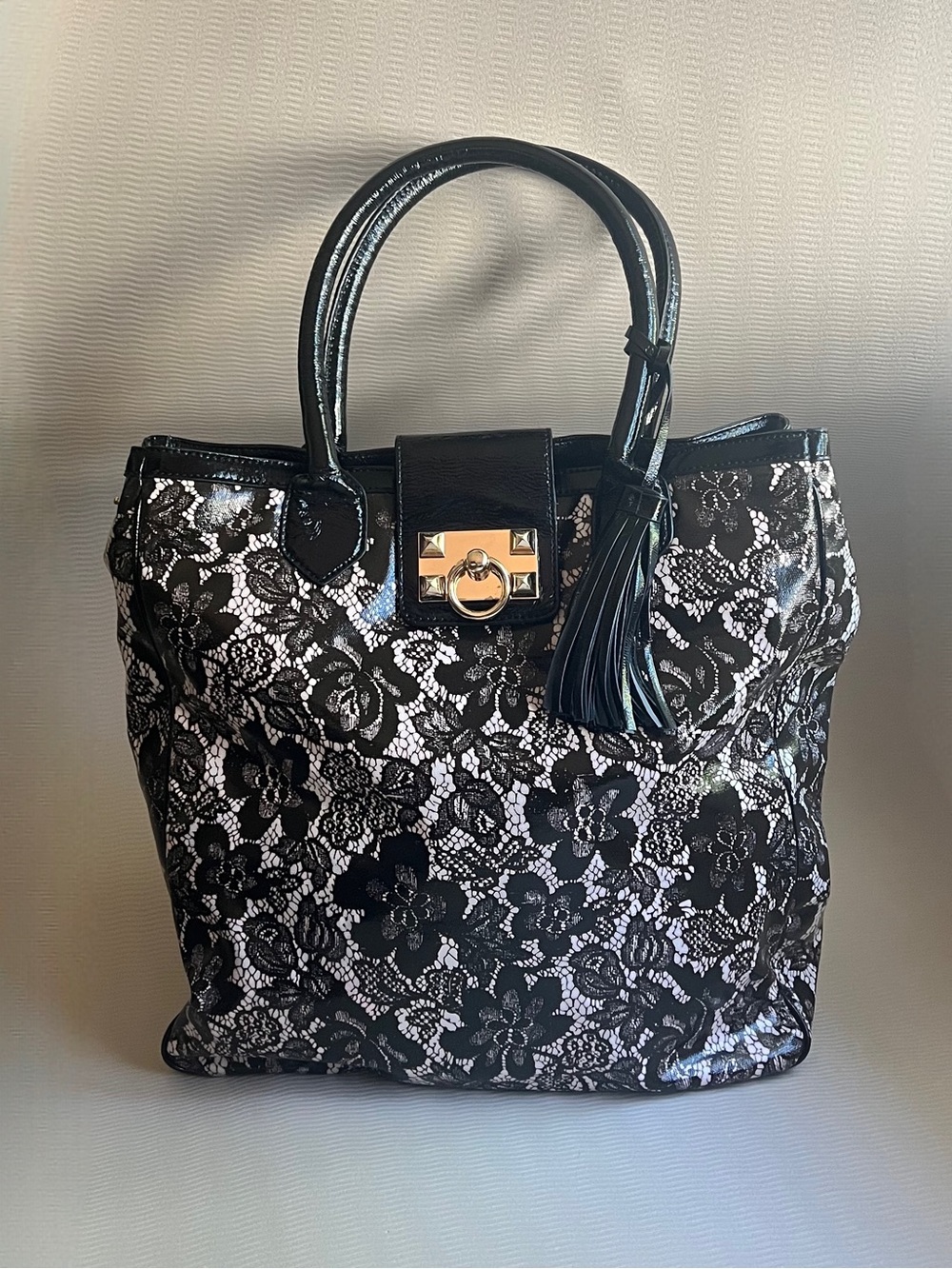 Betsey Johnson Black White Lace Print Tote Bag Gold Lock Tassel Horseshoe Charm